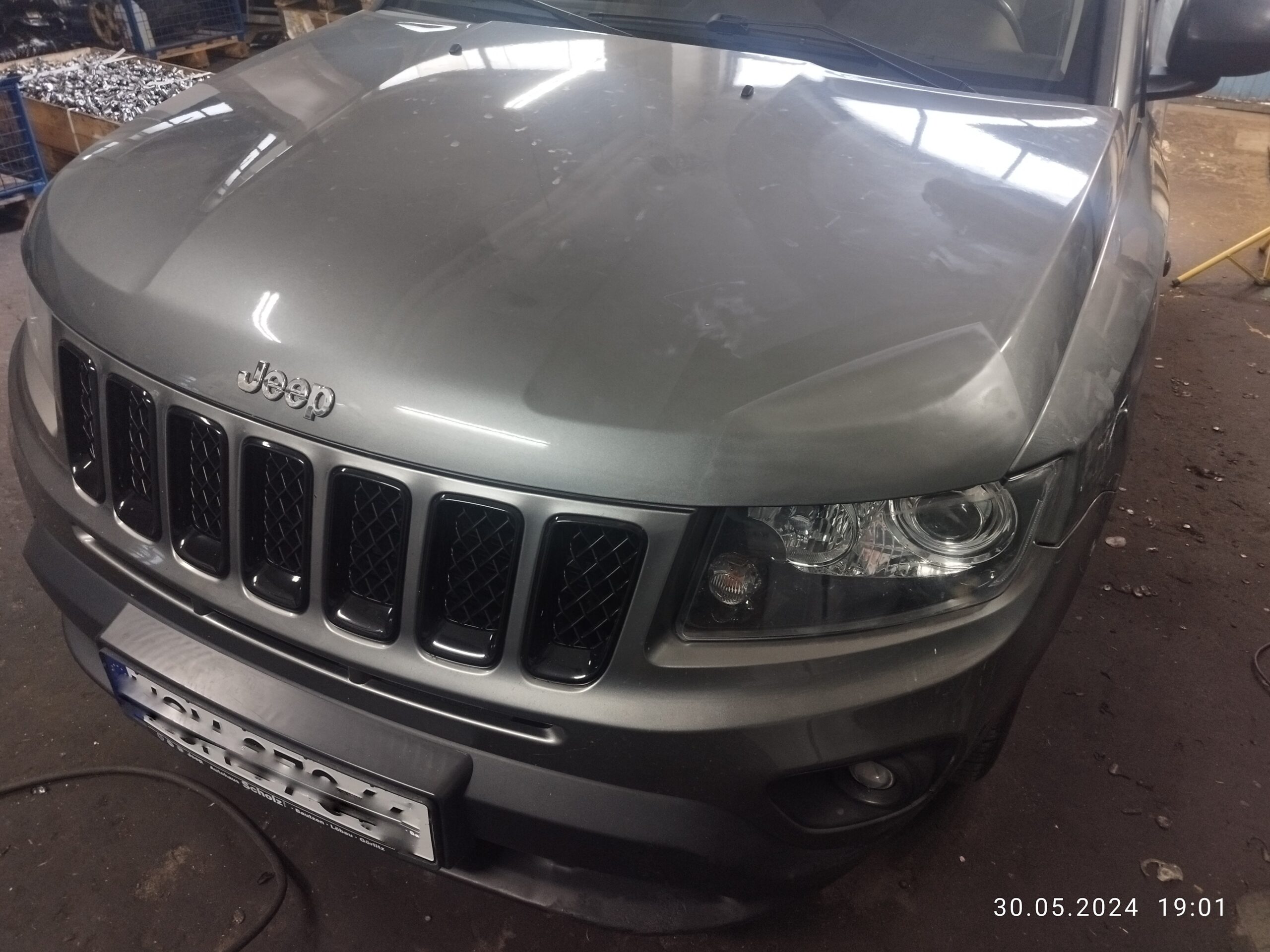 Jeep na usuwaniu wgnieceń PDR